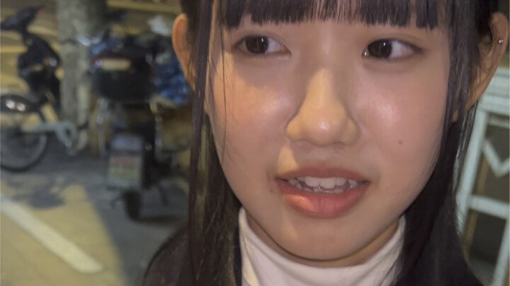 Gadis Taiwan kelihatannya kecil banget!