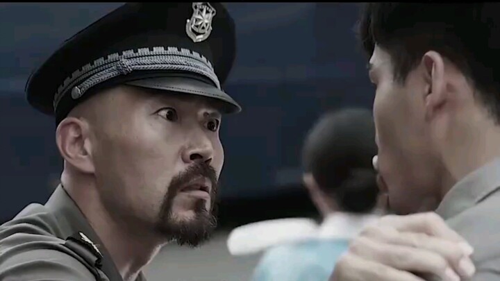 عندما تواجه الخطر، سيقف بطلاً دائمًا دون خوف