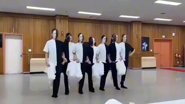 The person who invented this dance is definitely a genius—have you ever seen it?