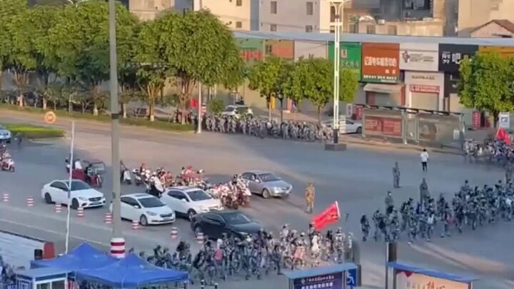 6 سبتمبر، قويلين، غوانغشي: آلاف الطلاب يخوضون تدريبًا ميدانيًا لمسافة 10 كيلومترات، ولم يُطلِق أي سي