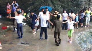公共泳场边朝鲜民众的自娱自乐像极了八十年代末的中国