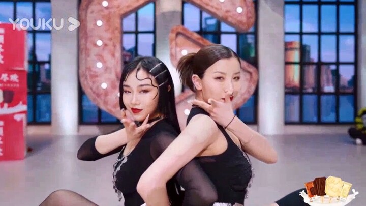 กลุ่มเต้นสุดเจ๋ง "กุหลาบทะเลทราย" ลึกลับดำมืด ดอกไม้คู่แฝดหนามแหลมเย้ายวนใจ การผสมผสานระหว่างพลังและ