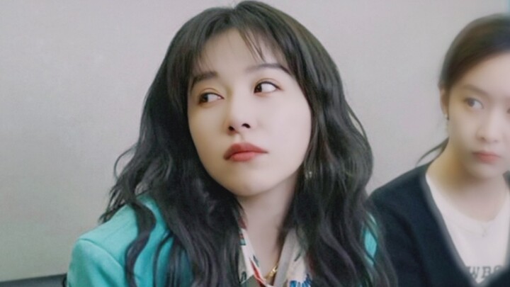 Even wrapped in a burlap sack, a beauty’s still beautiful—but look even better when you wear stylish