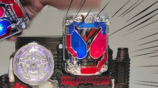 I think this drink must be very delicious. Bandai DX Kamen Rider BUILD Rabbit Tank Sparkling Can [Up