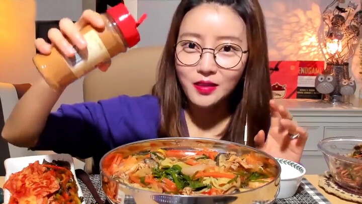 [Makanan] Dorothy Makan Jjamppong dengan Ghost Pepper, Sampai Bersin!