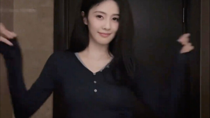 Bai Lu's version of the angel dance!