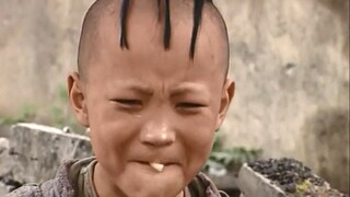 Tam Mao đang học võ, sư phụ bắt cô ăn bánh bao cuốn hành, cô thật sự không quen, cay đến mức cô còn 