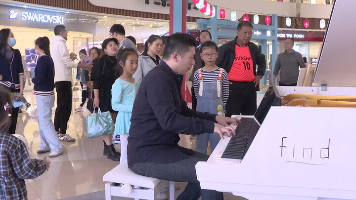 "「名探偵コナン」メイン・テーマ" cover oleh pria dengan piano