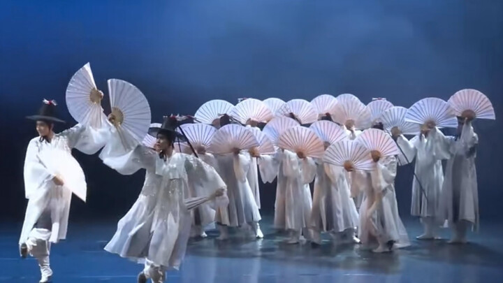 Group Dance "The Crane Arrives from the East," Shanghai Theatre Academy Affiliated Dance School