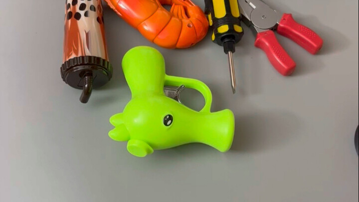 Không ngờ toàn là bật lửa!