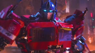 Manusia, apakah kamu sangat menyukai Optimus Prime?