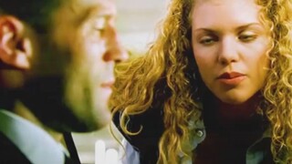 男人刚提了一辆新车就有美女过来搭讪