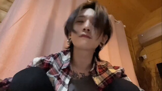 عازف الغيتار في فرقة يو، الرسام السابق لـ «رحلات النجوم»، يقدم نسخة مغناة من أغنية «التحليق مجددًا» 