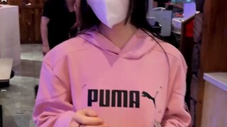 这哥们的眼光不错 我也喜欢我的女朋友