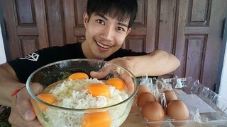 ข้าวหน้าไข่ดิบ จะกินได้ หรอจะอ้วก??......