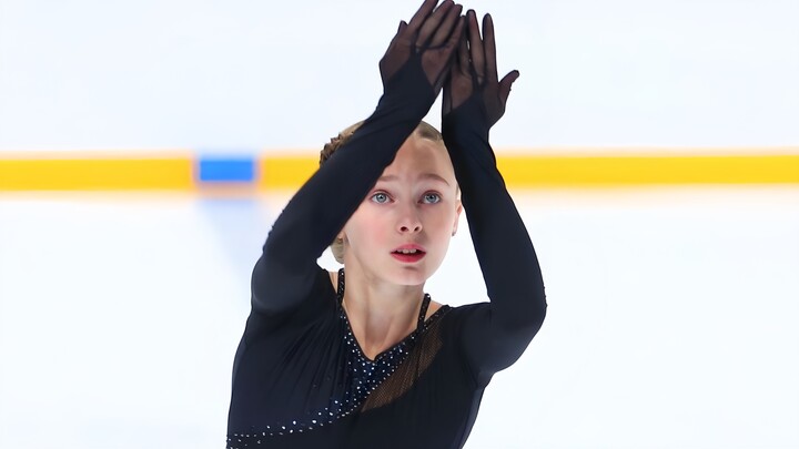 [24-25] Margarita BAZYLYUK (168.42) menyelesaikan tiga quad dan triple axel ganda di skate bebas wan
