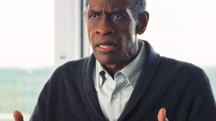 Người đàn ông nhảy lầu tự tử ngay trước mặt vợ, hóa ra là vì phát hiện ra bí mật 40 năm trước của cô