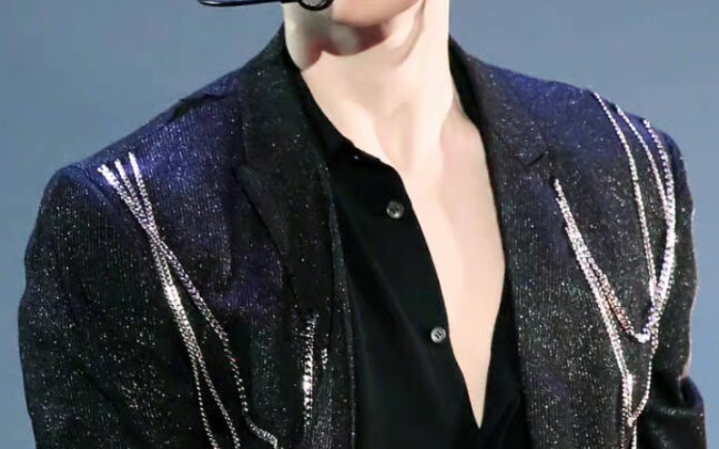 【Asexual Baekhyun】You're the one dancing to Going Crazy, yet it's the fans who are going crazy