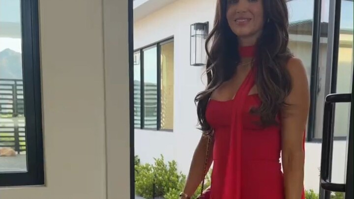 Dad picks up Mom for a date, and their daughter films it… It’s like watching the perfect blueprint o