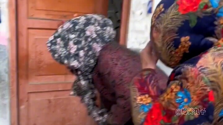 Those naughty grandchildren tease their grandparents every day