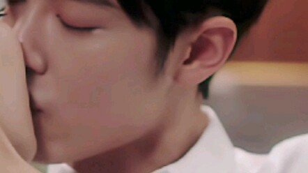 ฉากจูบของเซียวจ้านและหยางซีสามารถรับชมได้ในแนวตั้ง