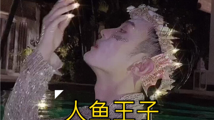 Mermaid Male Lead Dives Into the Sea for Filming