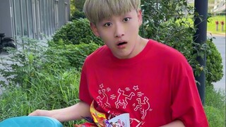 เจอเด็กมหาวิทยาลัยคนหนึ่งที่ขายบ๊วยเย็นมะนาวโคล่า