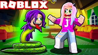 Kate got turned into a Snake! 🐍 | Roblox: Snakey