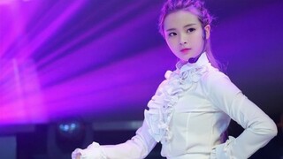 Yang Chaoyue, the girl group "CH2" she was in before her debut.