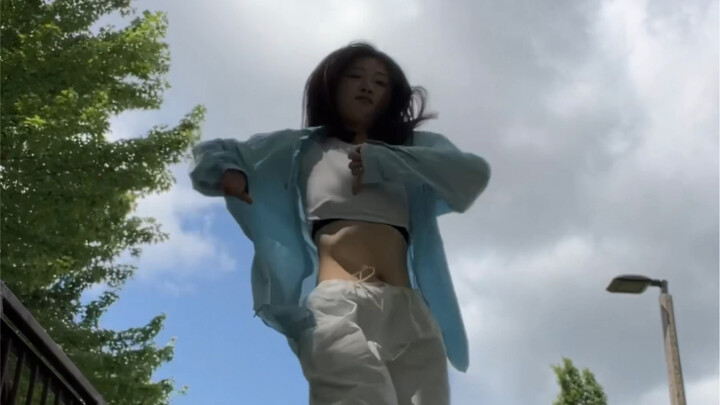 It's so happy to be able to dance freely