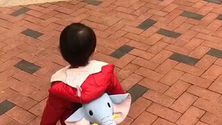 The child's three views were impacted for the first time.