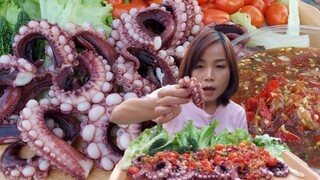 หนวดหมึกยักษ์ลวก ราดน้ำจิ้มปลาร้าสูตรอินางลัย แซ่บคักแซ่บแหน่24/ม.ค/64