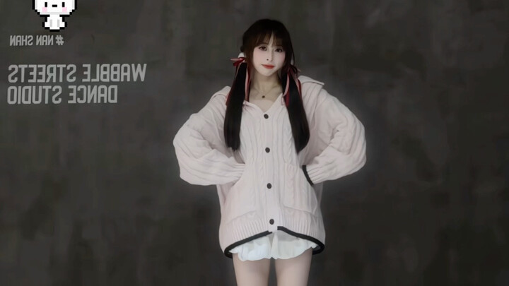 هل يكفي أن أرقص هذا في ليلة الميلاد لأعترف لحبيبي؟ — Apink - Luv