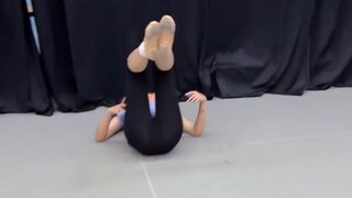 舞蹈生打胯4