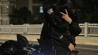 I declare that my love addiction has reached its peak (I love my boyfriend hugging me so much!)