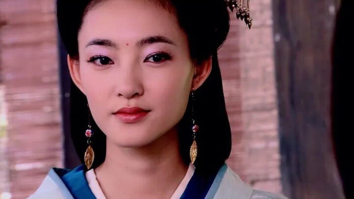 I suggest the female lead, Zhu Yu, go learn from Shen’er how to exude a high-end aura.