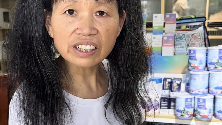 Khi mẹ tôi đi cùng tôi đến cửa hàng thú cưng…