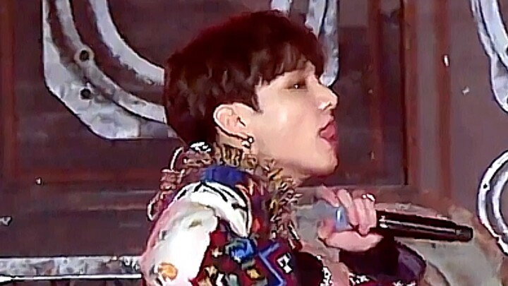 Hồi mới debut, dù cố gắng lắc lư cũng vẫn còn non nớt; đến khi trưởng thành rồi, chỉ cần thoải mái n