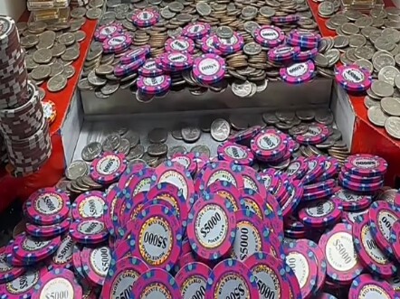 Habiskan banyak uang
