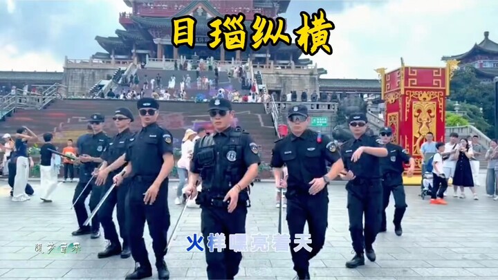 Handsome and electrifying! Seven brothers perform the Jingpo sword dance in unison—tourists are so c