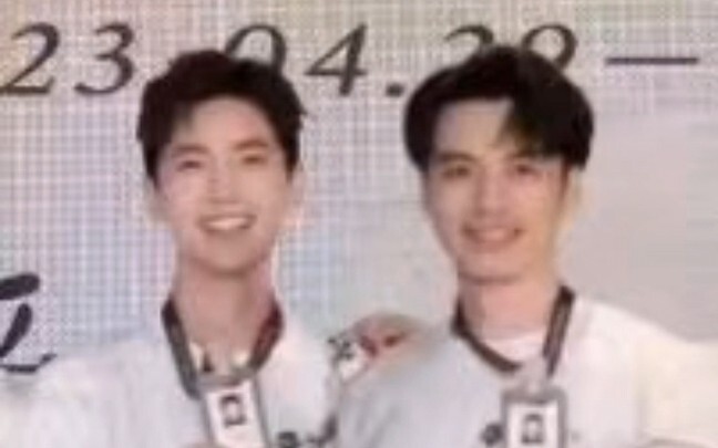 【คู่หูดาราทหาร】หนุ่มหล่อสายฟาร์มที่หล่อขึ้นตามเวลา หยางหยาง & หลิวเจีย