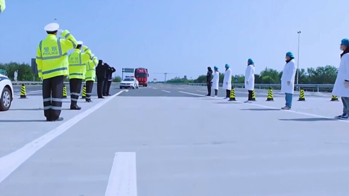 Một bên gặp khó, tám phương hỗ trợ, chỉ vì trong lòng có tình yêu thương