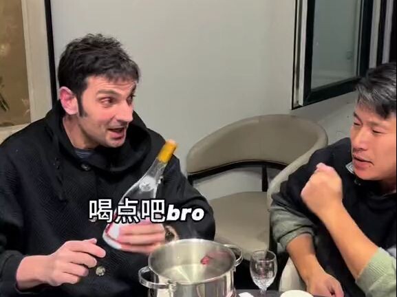 Ai dám không uống nhiều rượu như vậy?