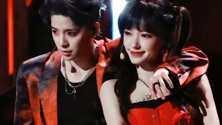 “我的天！你能懂Amber和程潇她们俩一起合作舞台的含金量嘛？！kpop人狂喜啊”