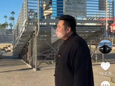 Rui Ge meets an American Trump impersonator—check out what the foreign netizens in the comments have