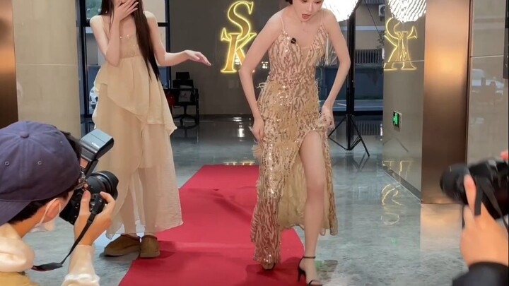 The road was built in the morning, but the house collapsed in the afternoon.