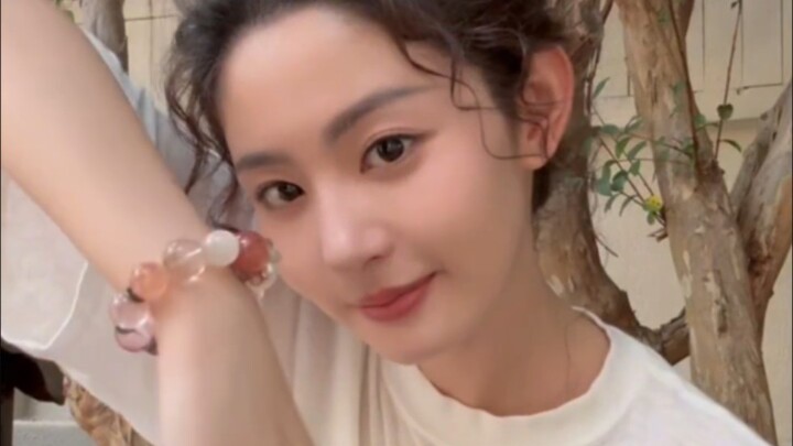 Yu Zheng gave Zhao Qing an "Ink Color Ring" bracelet. Do you think it looks good?