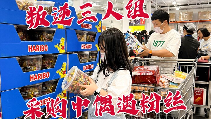 The Rebellious Trio bumps into a fan while shopping at Costco, and Dad Xian gets so nervous his hand