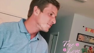 女儿在幼儿园被亲!