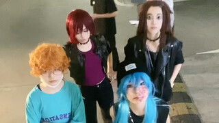 四人组每个人各跳各的（）